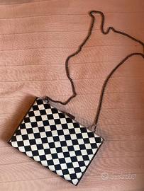 Borsa Roccobarocco bianca e nera con catena