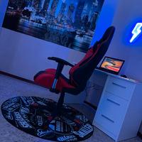 Sedia gaming + scrivania + tappeto