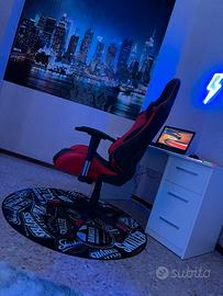 Sedia gaming + scrivania + tappeto