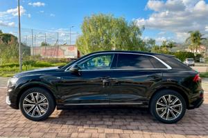 AUDI Q8 S LINE 3.0