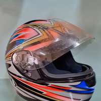 Casco in fibra di carbonio