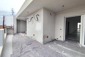 Trivano attico con terrazza a livello e posto auto