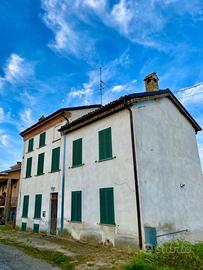 Cascinale con terreno a corpo