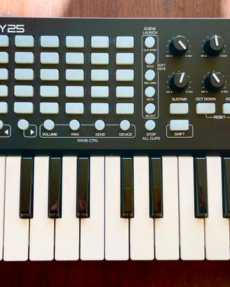 MIDI controller AKAI KEY 25