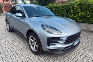 Porsche Macan 2.0 Book service Porsche