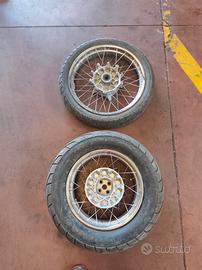 Cerchi per BMW R 1200 C completi di gomme