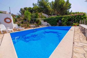 Villa con piscina vista mare in salento Puglia