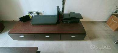 Mobile TV e credenza sospesa