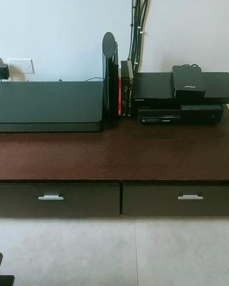 Mobile TV e credenza sospesa