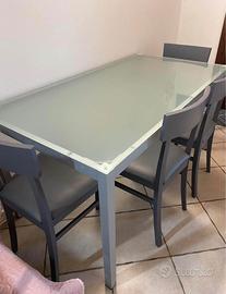 Tavolo in vetro con 4 sedie