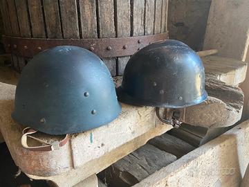 Elmetti polizia militare francese e belga.