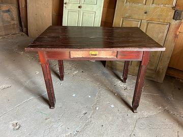 Tavolo antico in legno massiccio