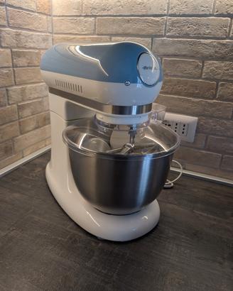 Impastatrice Ariete modello Vintage celeste. 