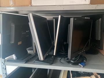 10  monitor pc 15/17/19 pollici