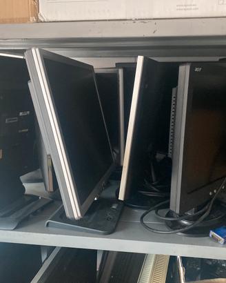 10  monitor pc 15/17/19 pollici
