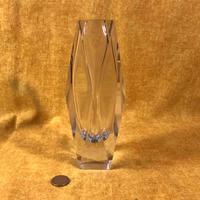 vaso in cristallo design modernista