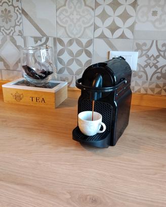 Macchina caffè Nespresso Inissia Nera 
