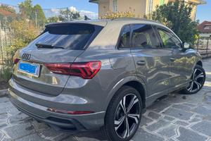 Audi Q3 2.0 (35) Tdi 150cv S-tronic Identity Black