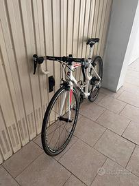 Bicicletta da corsa Cinelli in carbonio