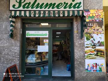 Salumeria a Gragnano - Via Vittorio Veneto 53