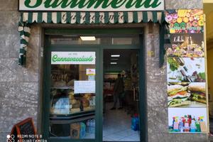 Salumeria a Gragnano - Via Vittorio Veneto 53