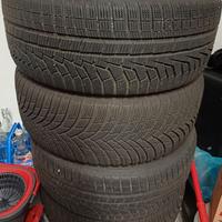 4 Gomme invernali Hankook montate su cerchioni