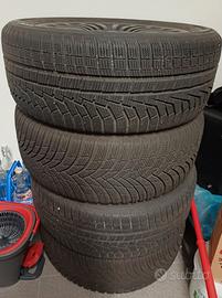 4 Gomme invernali Hankook montate su cerchioni