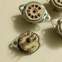 Zoccoli per valvole termoioniche