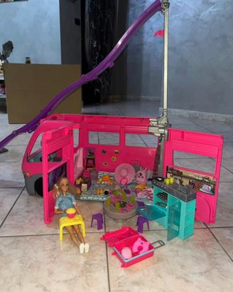 Camper delle Barbie con scivolo e Barbie