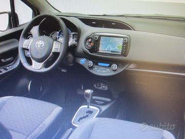 Autoradio/NAVIG toyota yaris 3/15 IBRIDA cod:86140