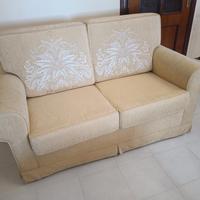 Coppia di divani due posti in stile classico