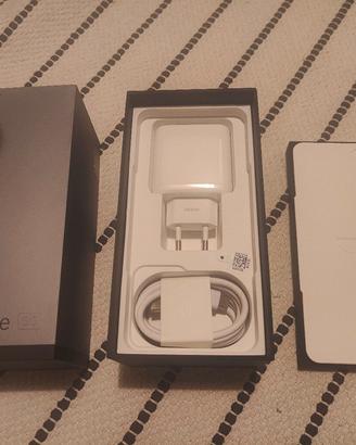 Scatola con accessori Oppo Find X3 Lite 