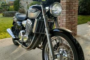 Triumph Adventurer 900