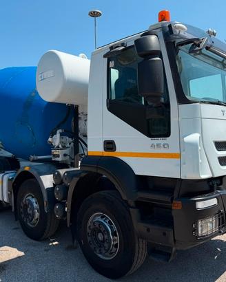 IVECO TRAKKER 450 con betoniera CIFA