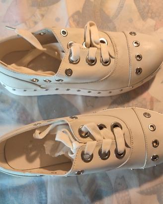 scarpa comoda Guess 