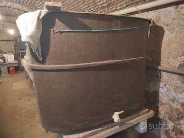 Tino in vetroresina per la fermentazione  delle uv