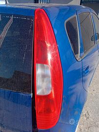 Fanale posteriore dx mitsubishi colt anno 2006 5 p