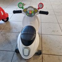 vespa chicco bianca triciclo