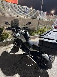 Benelli TRK 502 con CarPlay