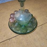 antica bottiglia con bicchierini 