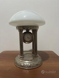 Lampada da tavolo vintage con orologio integrato