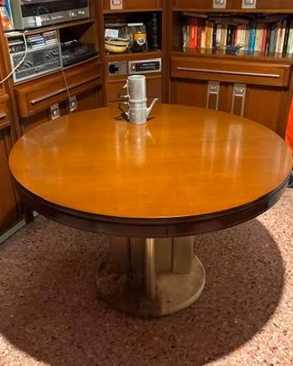 Tavolo rotondo anni ’70 allungabile, noce e marmo