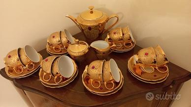 Servizio da tè antico in porcellana bianca decori