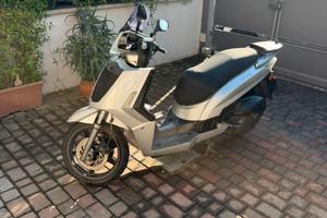 Scooter Kymko 300