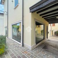 NEGOZIO A DESENZANO DEL GARDA