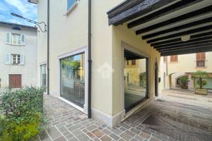 NEGOZIO A DESENZANO DEL GARDA