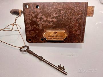 Antica serratura Francese