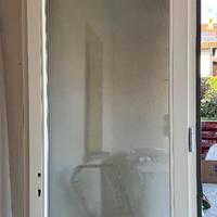 Porta finestra con serratura