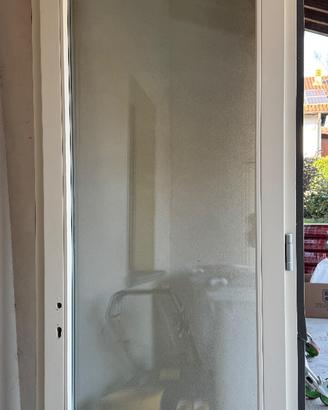 Porta finestra con serratura