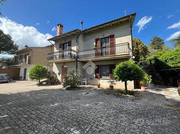 4 LOCALI A ORVIETO